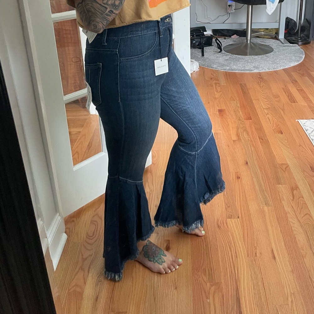 Sneak Peak Medium Wash Flare